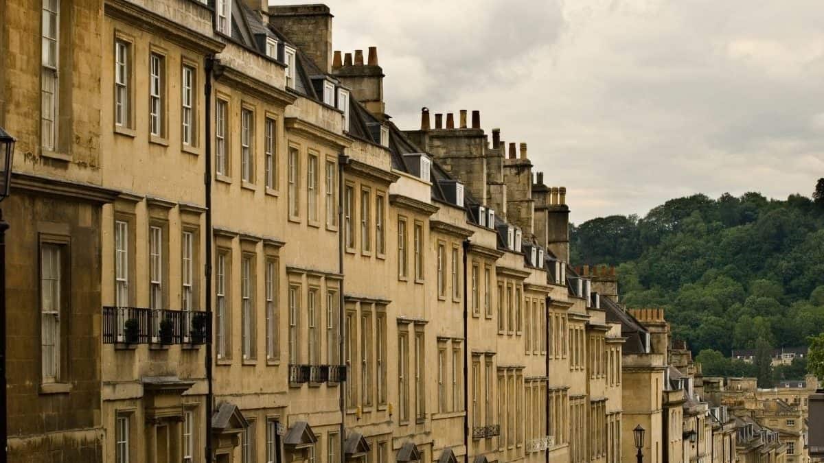 Recipe: Tomato, Basil Cream Soup With Home Made Bread Crisps